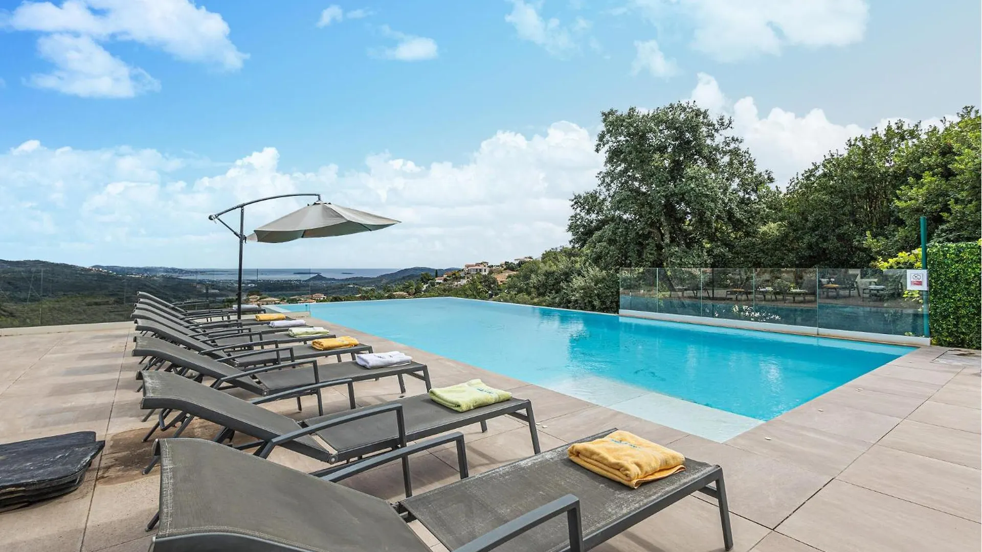 Nice Home In Les Adrets-De-Lestere With Kitchen Les Adrets-de-l'Esterel