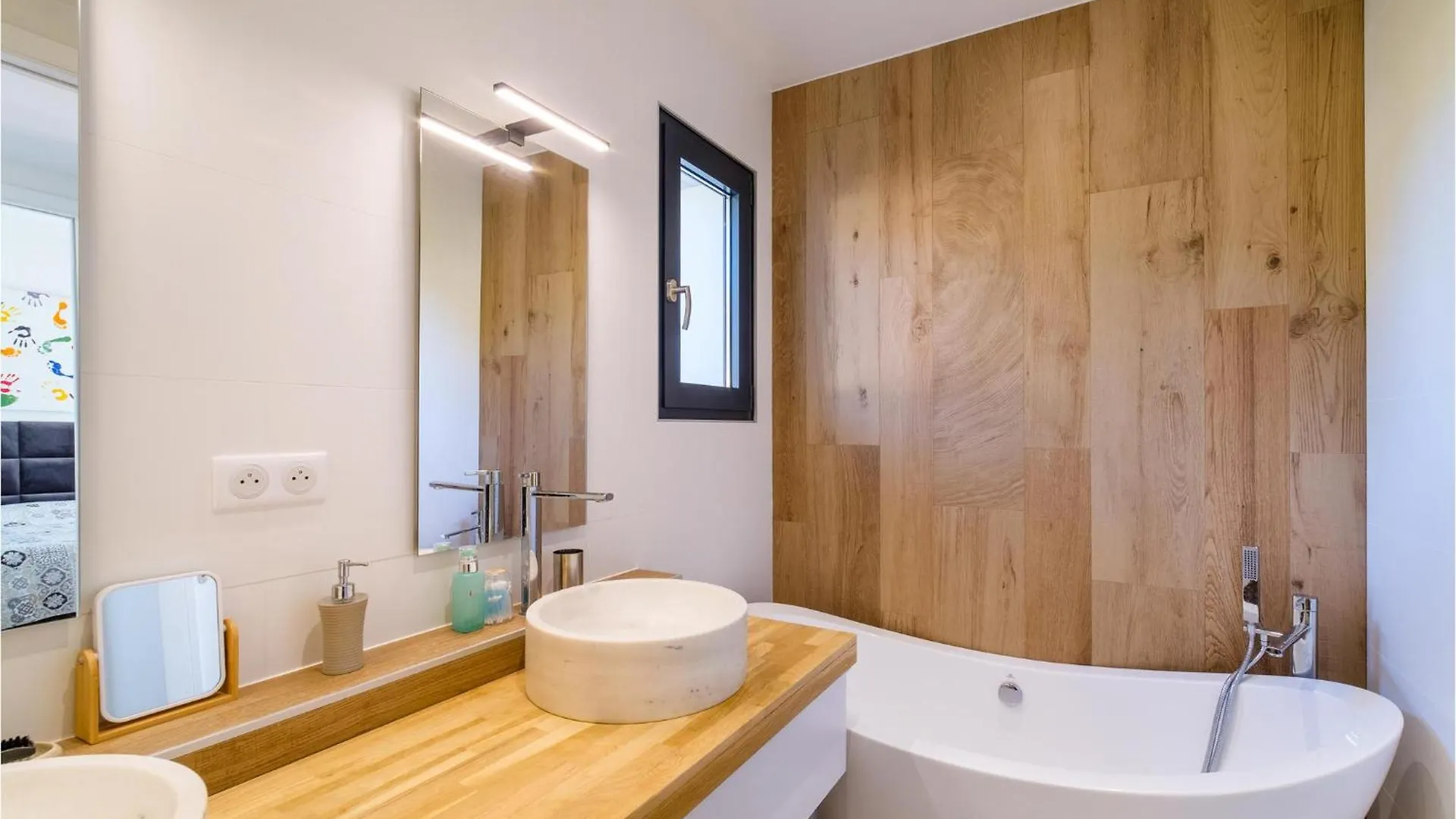 Nice Home In Les Adrets-De-Lestere With Kitchen Les Adrets-de-l'Esterel